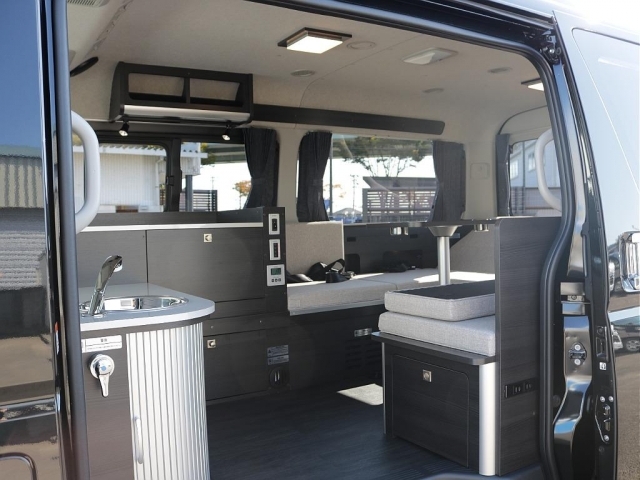 広々空間で車中泊やプライベート空間を作り出すことのできる後方車両！！