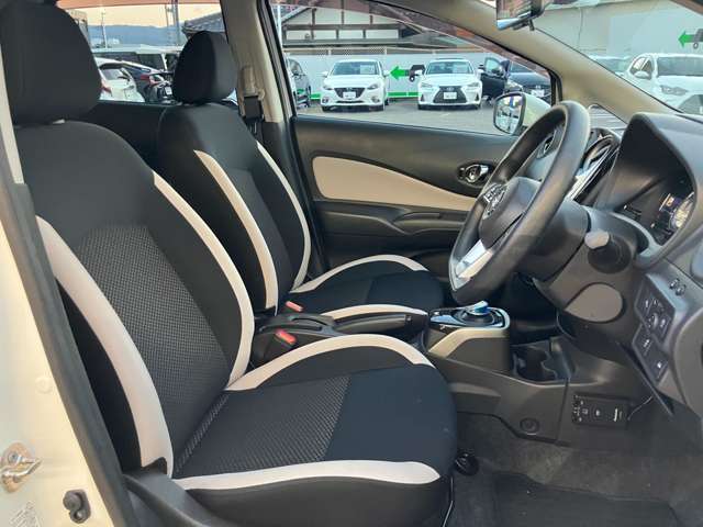 運転席シート廻りは使用感も少なく、良好な状態となっています。