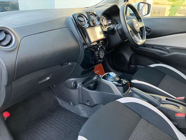 買取実績データを活かし、お電話でのやり取りだけで査定も可能。簡単・スピーディーにお車をお買取させていただいております。