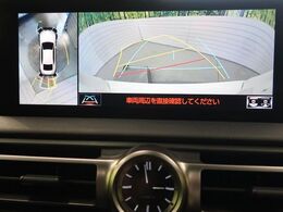 【パノラミックビューモニター】専用のカメラにより、上から見下ろしたような視点で360度クルマの周囲を確認することができます☆死角部分も確認しやすく、狭い場所での切り返しや駐車もスムーズに行えます。