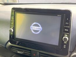 【ディーラーオプション9型ナビ】インテリアに溶け込むスタイリッシュな「専用設計」ディーラーオプション9型ナビを装備♪視認性や操作性など基本性能にも優れ、より上質なカーライフをお楽しみいただけます。