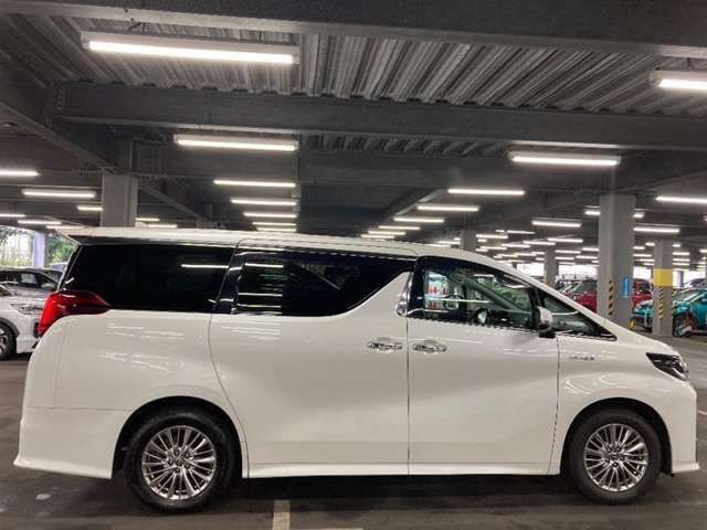 このお車は当店に展示はしておりません。ご希望の店舗へ直接配送いたします。