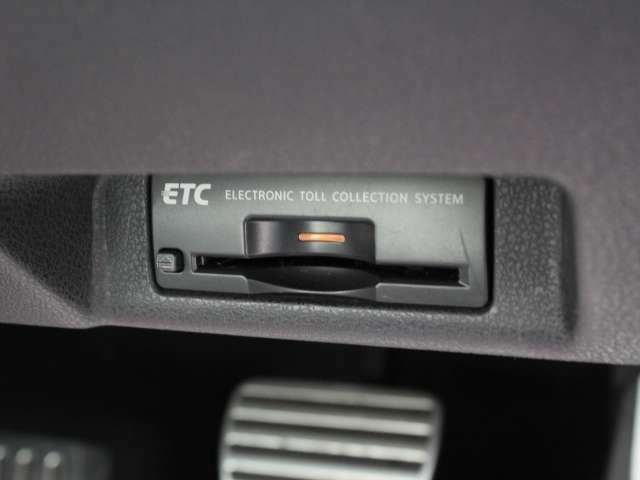 ETC車載器はビルトインタイプでスッキリ収まってます！