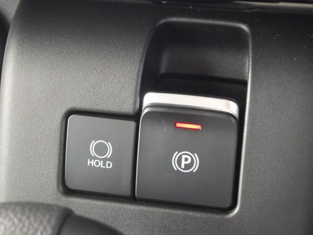 電子パーキングを搭載しております。設定によってシフト連動で自動的にパーキングをかけられます。