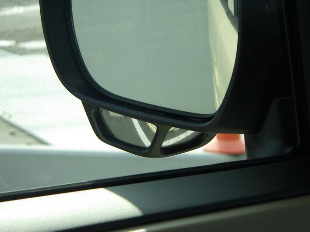運転席から見えにくい車体左側も確認できるミラーです。