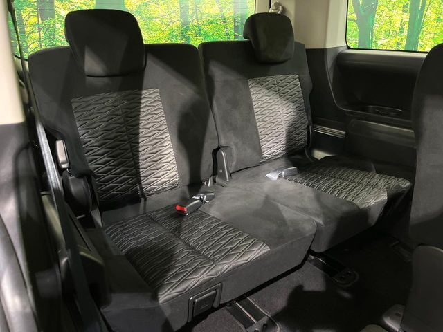 3列目シートはもちろん状態良好☆大人でもゆったりと座って頂けますので、大人数でのお出かけもラクラクです♪ご家族で、気の知れた仲間で、ドライブに行くのが楽しみですね♪