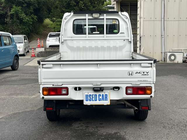 汚れた荷物や大きな荷物を運ぶのに便利な車輛です！