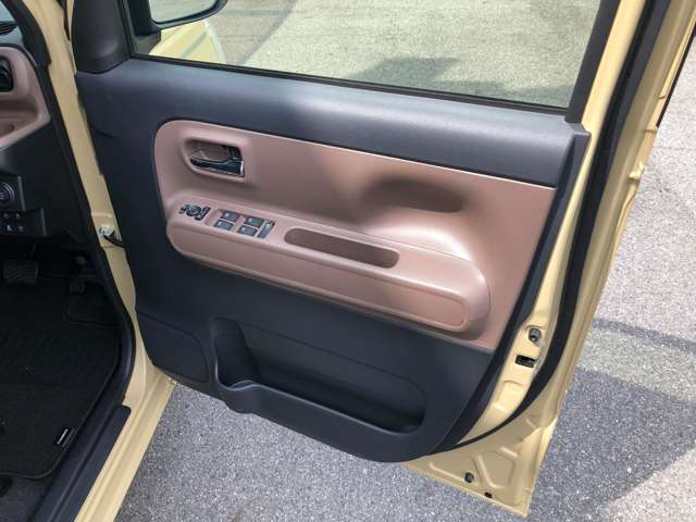 洗練されたデザインの運転席回りはドライビングの愉しさを予感させてくれます♪