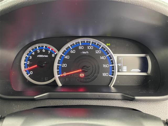 【スピードメーター】メーターがシンプルで見やすく運転しやすいですね！