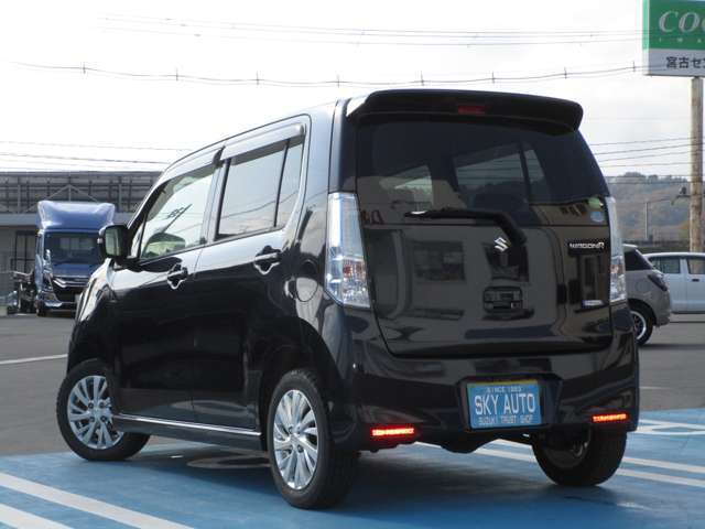 弊社は、軽自動車の他に、コンパクトカー・1BOX・ミニバン・RV車など、多彩な車種を取り揃えております。新車、登録（届出）済未使用車、中古車、お車のことなら何でもスカイオートにお任せ下さい♪