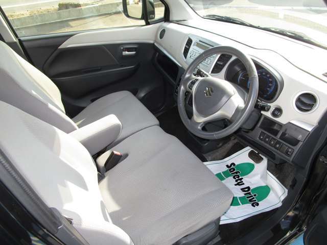 4WD/CD/Sエネチャージ/横滑防止/スマートキー/前席シートヒーター/ステリモ