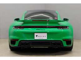 ロゴもブラックにて塗装されております。