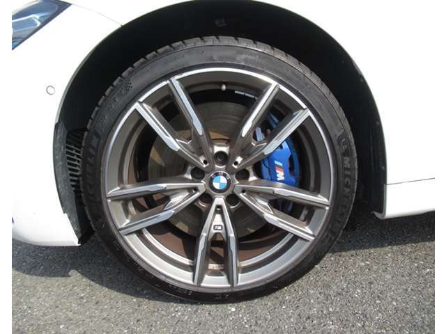 お洒落は脚元から、デザイン性の良いBMWのアロイホイールはクルマの雰囲気をよりスポーティに、よりエレガントに演出。もちろん強度も十分で安心。