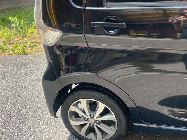第三者機関による車両検査を実施しております。出来るだけ安心安全の車両状態でお客様に納車できるよう心掛けております。