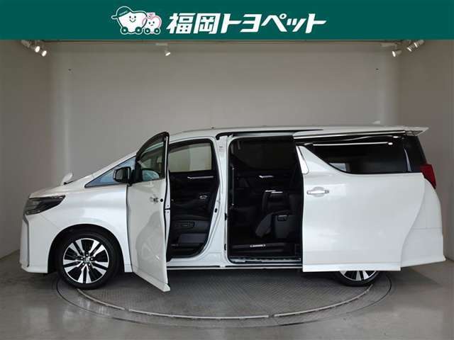 両側パワースライドドア付きだから、狭い駐車スペースなどでの 乗り降りラクラク！小さなお子さまのいるご家庭には嬉しい装備。