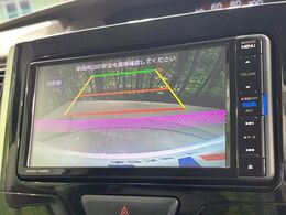 【バックカメラ】駐車時に後方がリアルタイム映像で確認できます。大型商業施設や立体駐車場での駐車時や、夜間のバック時に大活躍！運転スキルに関わらず、今や必須となった装備のひとつです！