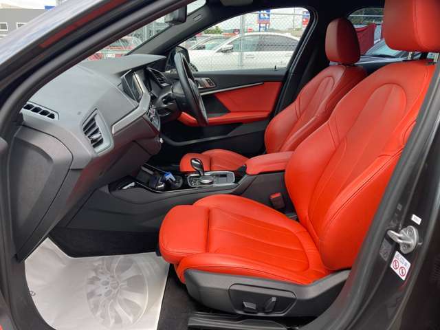 シート調整は稼働範囲が広いのでぴったりの運転ポジションに設定できます