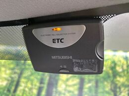 【ETC】高速道路の料金所をストレスなく通過！話題のスポットやサービスエリアに多い「スマートIC」利用時は必須のアイテムです。当店でセットアップを実施、ご納車当日からすぐにご利用いただけます！