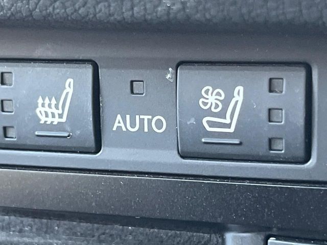 【シートベンチレーション】夏場は涼しい風でお尻や背中の熱やムレを防ぎ、冬はエアコンよりも早く温まってポカポカに！季節を問わず快適に過ごせます。