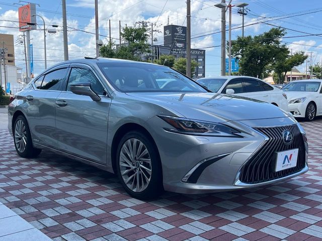 大好評のボディコーティング「弾スプラッシュコート」もご納車までに施工可能。通常のガラスコートと異なる、耐久年数6年の無機質ガラスコーティングが、ボディをキレイな状態に保ってくれます。