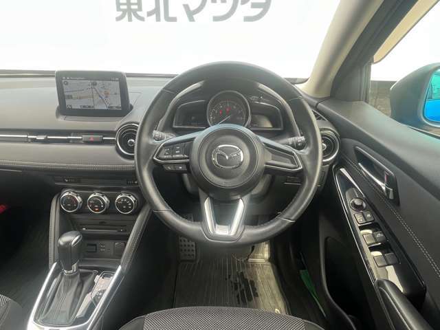 ドライバーが適正な姿勢で座り、自然に足を伸ばして操作できるMAZDAならではのペダルレイアウトを採用。オルガン式のぺダルはコストがとても高いんですけど、安全に楽しくDEMIOを操って欲しいんです。