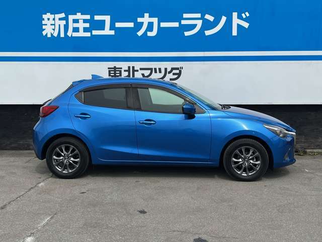 新世代軽量高剛性ボディ「SKYSCTIV-BODY」を採用。DEMIO の革新ボディは、運転の楽しさや上質な乗り心地、万一の衝撃吸収性などボディに要求される性能が徹底追及されているんです。