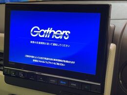 【純正ナビ】人気の純正ナビを装備しております。ナビの使いやすさはもちろん、オーディオ機能も充実！キャンプや旅行はもちろん、通勤や買い物など普段のドライブも楽しくなるはず♪