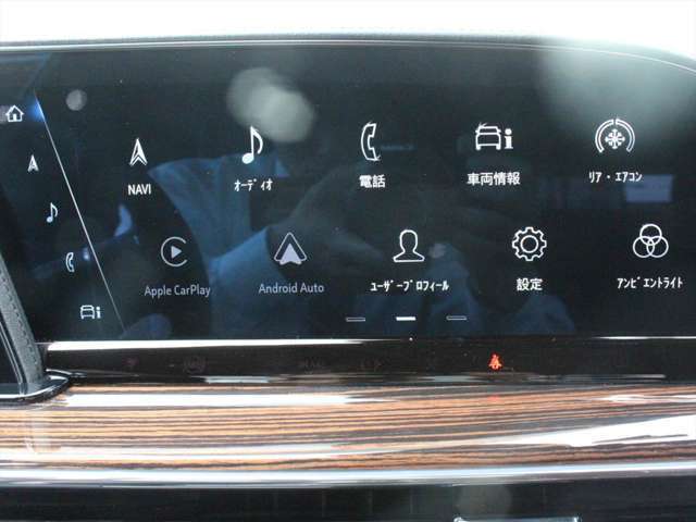 車輛設定や各種操作はタッチパネルでOK！有線にはなりますがUSBで携帯に接続すればアップルカープレイやアンドロイドオートが起動しナビなどが使用出来便利！