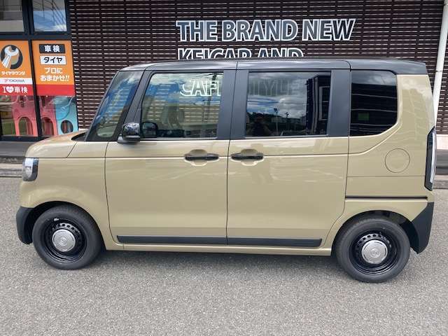 ケイカフェグループの在庫はなんと1500台以上！本格的なカフェを併設した新しいコンセプトのお店です。