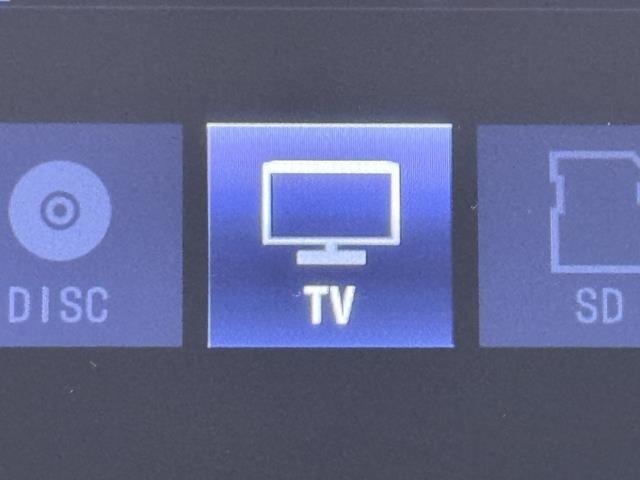 TVが見れるチューナーを装備しています。　新しい車でも付いていないことで、TVが見れない事も多々あるので要チェックです。