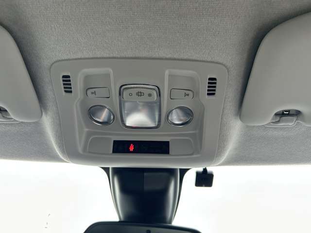 LIBERALAでは多種多様の車種をご用意させていただいております。お客様がご納得いくまで、そのお車の持つ特性を五感すべてで感じ取っていただける場をご提供します。