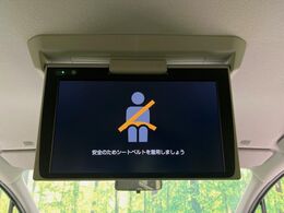 【フリップダウンモニター】大画面モニターで後席でもエンタメをお楽しみいただけます。小さなお子様にも大人気の装備です♪