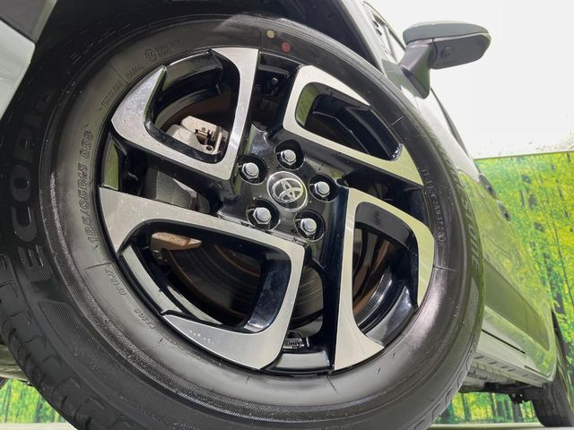 【純正オプション15インチアルミホイール】純正オプションホイールを装着。走行性能の向上に加え、外観もよりスタイリッシュになっています。