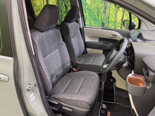 運転席シート廻りは使用感も少なく、良好な状態となっています。丁寧に使われていたことがよくわかりますね。