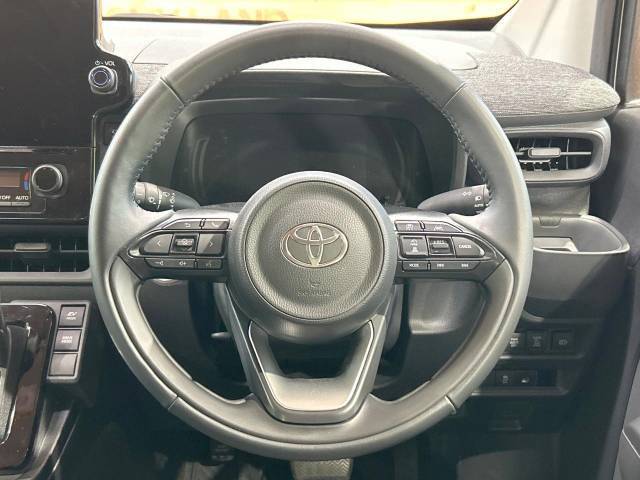 【純正革巻きステアリング】上質な革を使用することで、手にしっかり馴染みとても運転しやすいハンドルです♪