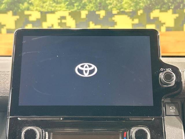 【10.5インチワイドナビ】高級感とインパクトのある大型ワイドナビを装備。各種オーディオ操作はもちろん、横長ワイド画面でのマップ2分割表示など、利便性も高いナビです♪