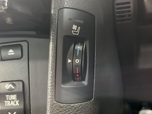 【シートベンチレーション】夏場は涼しい風でお尻や背中の熱やムレを防ぎ、冬はエアコンよりも早く温まってポカポカに！季節を問わず快適に過ごせます。