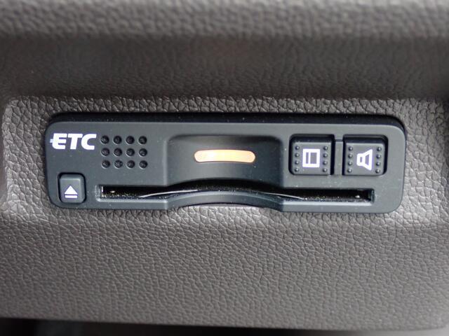 ETC搭載です。有料道路の料金所で停車する事なくスムーズに通過できます。