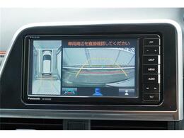 メーカーオプションパノラミックビュー対応ナビレディパッケージのパノラミックビューモニター装備☆運転席から目視しにくい車両周囲の状況をリアルタイムで確認できます☆