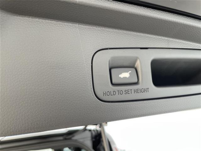 【トランク】積み込みやすくて、たっぷり積める荷室です。シートアレンジできるものは、乗車人数と荷物の量や大きさによってシートを動かすことができるので、より快適なドライブが可能です！