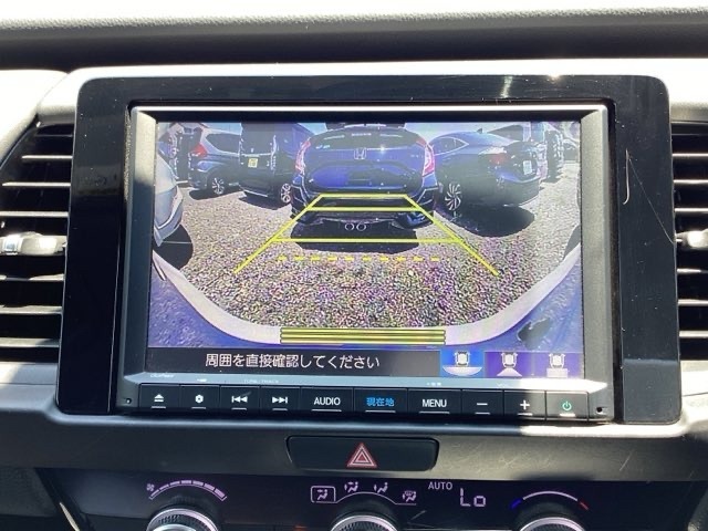 バックカメラが付いているのでバックでの車庫入れも安心です。
