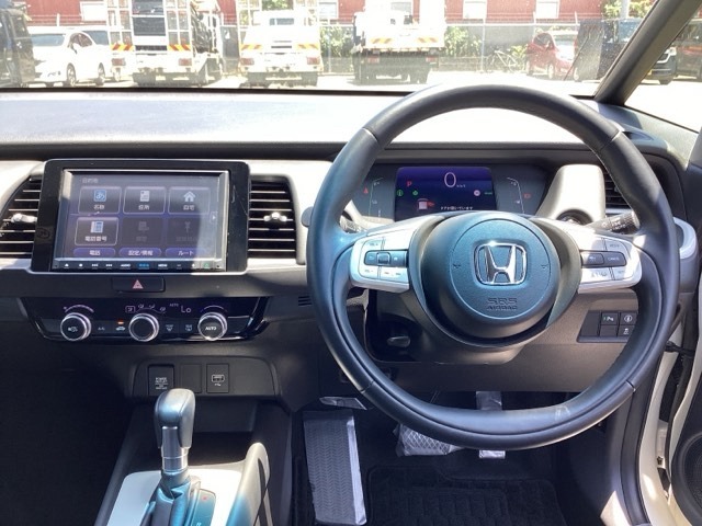 Honda認定中古車 U-Selectは3つの安心をお約束します。■Honda車のプロが整備した安心■第三者機関がチェックした安心■購入後もHondaが保証する安心