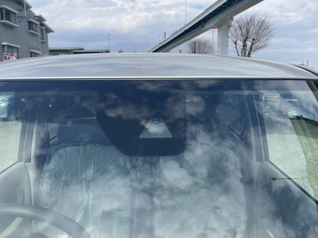 【自動車保険】　自動車販売はもちろん、各種自動車保険の取り扱いもしております。当社で自動車保険にご加入頂ければ、レッカーサービスなど面倒な事故対応・鈑金修理も当社が窓口となりサポートいたします。