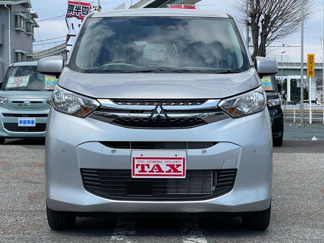 【展示車両】　当社は届出済未使用車を中心に、軽自動車から普通乗用車はもちろん、貨物車両やトラック・大型車両の中古車・登録済未使用車・新車すべてのお車が取扱可能！