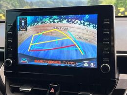 【バックカメラ】駐車時に後方がリアルタイム映像で確認できます。大型商業施設や立体駐車場での駐車時や、夜間のバック時に大活躍！運転スキルに関わらず、今や必須となった装備のひとつです！