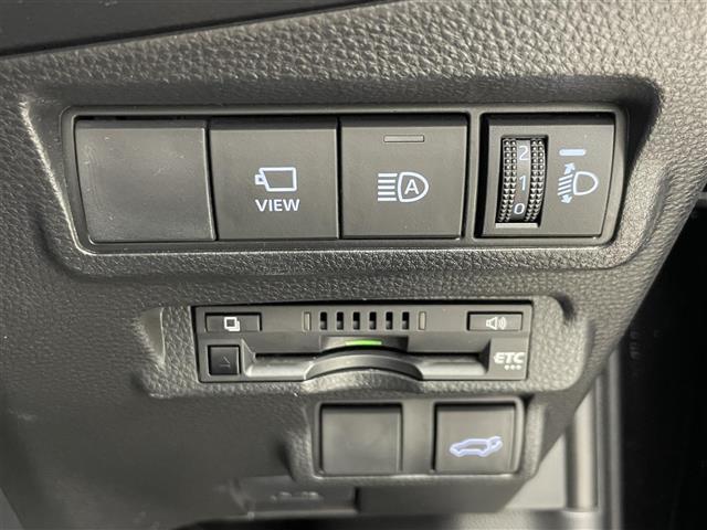 【ETC】有料道路を利用する際に料金所で停止することなく通過できる、ETC車載器（ノンストップ自動料金収受システム機器）が装備されています。セットアップを行うことで利用可能になります。