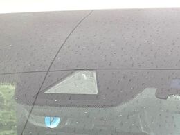 【トヨタセーフティセンス】走行中に前方の車両等を認識し、衝突しそうな時は警報とブレーキで衝突回避と被害軽減をアシスト。より安全にドライブをお楽しみいただけます。