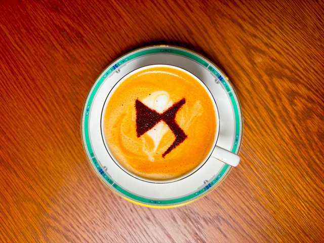バリスタ経験のある店主が、ご商談車両に合わせたオリジナルラテをご用意。ラテを飲みながら、DS4を眺めるお時間ととも、ぜひお気軽にDS4のご相談お待ちしております。