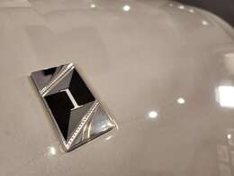 DS 4の国内導入を記念して、フランス語で The First を意味する特別仕様車DS 4 LA PREMIERE（ラ プルミエール）を発表。E-TENSEのグリラケは国内約5台とか？貴重でございます。
