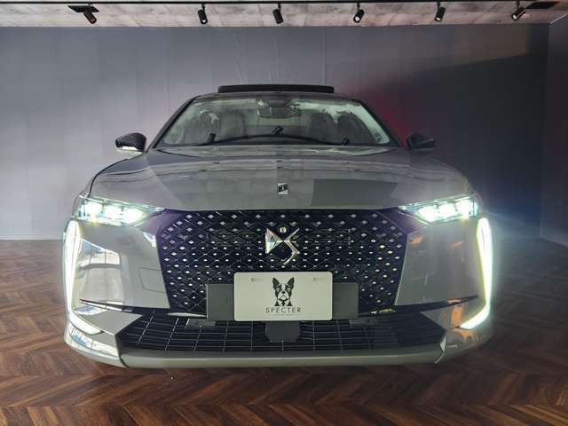 「DS 4 LA PREMIERE 特別装備」クリオロブラウン・ナッパレザーシート / スライディングガラスルーフ / DS ナイト ビジョン